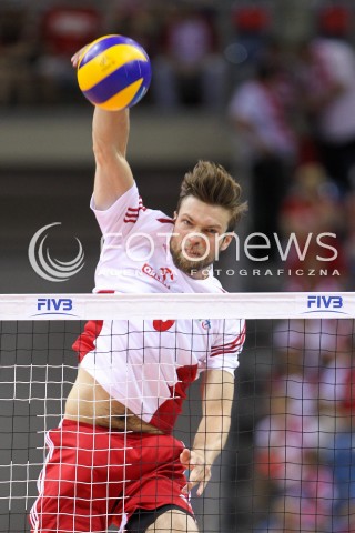  03.07.2015 KRAKOW <br />
SIATKOWKA MEZCZYZN LIGA SWIATOWA 2015 <br />
FIVB VOLLEYBALL WORLD LEAGUE 2015 <br />
MECZ POLSKA - USA ( POLAND - UNITED STATES ) <br />
N/Z ANDRZEJ WRONA SYLWETKA ATAK<br />
 