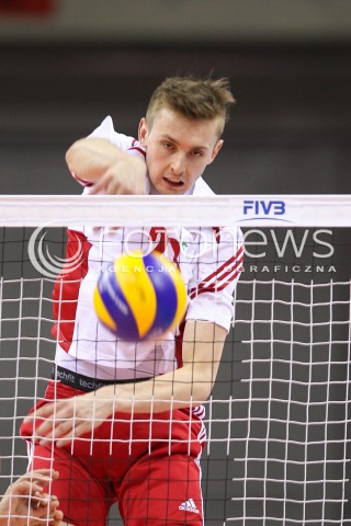  03.07.2015 KRAKOW <br />
SIATKOWKA MEZCZYZN LIGA SWIATOWA 2015 <br />
FIVB VOLLEYBALL WORLD LEAGUE 2015 <br />
MECZ POLSKA - USA ( POLAND - UNITED STATES ) <br />
N/Z MATEUSZ BIENIEK SYLWETKA ATAK<br />
 
