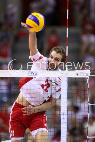  03.07.2015 KRAKOW <br />
SIATKOWKA MEZCZYZN LIGA SWIATOWA 2015 <br />
FIVB VOLLEYBALL WORLD LEAGUE 2015 <br />
MECZ POLSKA - USA ( POLAND - UNITED STATES ) <br />
N/Z MATEUSZ MIKA SYLWETKA ATAK<br />
 