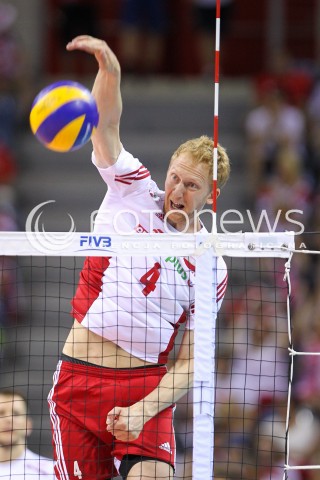  03.07.2015 KRAKOW <br />
SIATKOWKA MEZCZYZN LIGA SWIATOWA 2015 <br />
FIVB VOLLEYBALL WORLD LEAGUE 2015 <br />
MECZ POLSKA - USA ( POLAND - UNITED STATES ) <br />
N/Z JAKUB JAROSZ SYLWETKA ATAK<br />
 