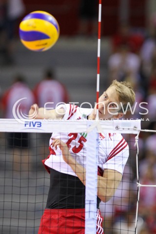  03.07.2015 KRAKOW <br />
SIATKOWKA MEZCZYZN LIGA SWIATOWA 2015 <br />
FIVB VOLLEYBALL WORLD LEAGUE 2015 <br />
MECZ POLSKA - USA ( POLAND - UNITED STATES ) <br />
N/Z ARTUR SZALPUK SYLWETKA ATAK<br />
 