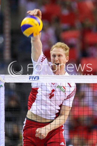  03.07.2015 KRAKOW <br />
SIATKOWKA MEZCZYZN LIGA SWIATOWA 2015 <br />
FIVB VOLLEYBALL WORLD LEAGUE 2015 <br />
MECZ POLSKA - USA ( POLAND - UNITED STATES ) <br />
N/Z JAKUB JAROSZ SYLWETKA ATAK<br />
 