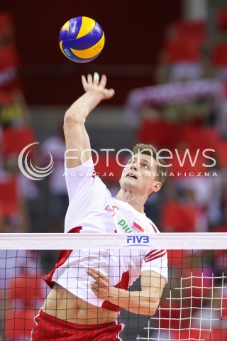  03.07.2015 KRAKOW <br />
SIATKOWKA MEZCZYZN LIGA SWIATOWA 2015 <br />
FIVB VOLLEYBALL WORLD LEAGUE 2015 <br />
MECZ POLSKA - USA ( POLAND - UNITED STATES ) <br />
N/Z PIOTR NOWAKOWSKI SYLWETKA ATAK<br />
 
