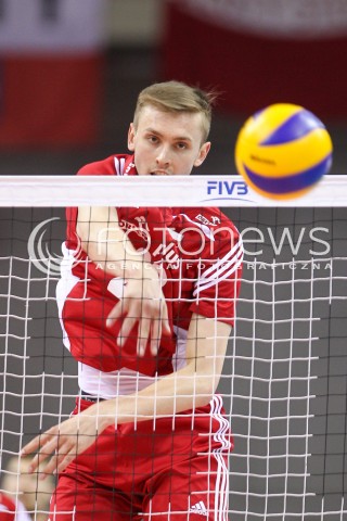  04.07.2015 KRAKOW <br />SIATKOWKA MEZCZYZN LIGA SWIATOWA 2015 <br />FIVB VOLLEYBALL WORLD LEAGUE 2015 <br />MECZ POLSKA - USA ( POLAND - UNITED STATES ) <br />N/Z MATEUSZ BIENIEK SYLWETKA ATAK<br /> 