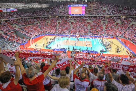  04.07.2015 KRAKOW <br />SIATKOWKA MEZCZYZN LIGA SWIATOWA 2015 <br />FIVB VOLLEYBALL WORLD LEAGUE 2015 <br />MECZ POLSKA - USA ( POLAND - UNITED STATES ) <br />N/Z KIBICE DOPING BIALO CZERWONE BARWY OPRAWA DOPING EMOCJE WIDOK VIEW HALA TAURON ARENA KRAKOW PANORAMA<br /> 