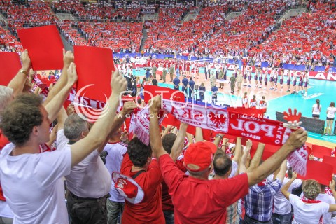  04.07.2015 KRAKOW <br />SIATKOWKA MEZCZYZN LIGA SWIATOWA 2015 <br />FIVB VOLLEYBALL WORLD LEAGUE 2015 <br />MECZ POLSKA - USA ( POLAND - UNITED STATES ) <br />N/Z KIBICE DOPING BIALO CZERWONE BARWY OPRAWA DOPING EMOCJE WIDOK VIEW HALA TAURON ARENA KRAKOW PANORAMA<br /> 
