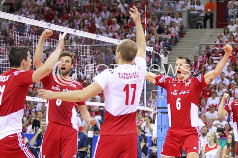  04.07.2015 KRAKOW <br />SIATKOWKA MEZCZYZN LIGA SWIATOWA 2015 <br />FIVB VOLLEYBALL WORLD LEAGUE 2015 <br />MECZ POLSKA - USA ( POLAND - UNITED STATES ) <br />N/Z BARTOSZ KUREK RADOSC EMOCJE ANDRZEJ WRONA <br /> 