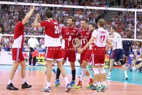  04.07.2015 KRAKOW <br />SIATKOWKA MEZCZYZN LIGA SWIATOWA 2015 <br />FIVB VOLLEYBALL WORLD LEAGUE 2015 <br />MECZ POLSKA - USA ( POLAND - UNITED STATES ) <br />N/Z ANDRZEJ WRONA BARTOSZ KUREK GRZEGORZ LOMACZ RADOSC EMOCJE <br /> 