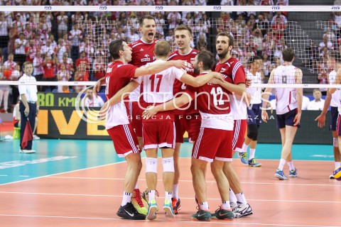  04.07.2015 KRAKOW <br />SIATKOWKA MEZCZYZN LIGA SWIATOWA 2015 <br />FIVB VOLLEYBALL WORLD LEAGUE 2015 <br />MECZ POLSKA - USA ( POLAND - UNITED STATES ) <br />N/Z BARTOSZ KUREK MATEUSZ BIENIEK MATEUSZ MIKA RADOSC EMOCJE <br /> 
