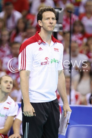  04.07.2015 KRAKOW <br />SIATKOWKA MEZCZYZN LIGA SWIATOWA 2015 <br />FIVB VOLLEYBALL WORLD LEAGUE 2015 <br />MECZ POLSKA - USA ( POLAND - UNITED STATES ) <br />N/Z STEPHANE ANTIGA TRENER ( HEAD COACH ) SYLWETKA <br /> 