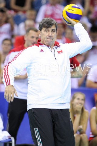  04.07.2015 KRAKOW <br />SIATKOWKA MEZCZYZN LIGA SWIATOWA 2015 <br />FIVB VOLLEYBALL WORLD LEAGUE 2015 <br />MECZ POLSKA - USA ( POLAND - UNITED STATES ) <br />N/Z PHILIPPE BLAIN II TRENER ( ASSISTANT COACH ) SYLWETKA <br /> 