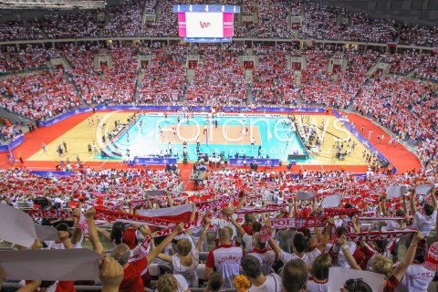  04.07.2015 KRAKOW <br />SIATKOWKA MEZCZYZN LIGA SWIATOWA 2015 <br />FIVB VOLLEYBALL WORLD LEAGUE 2015 <br />MECZ POLSKA - USA ( POLAND - UNITED STATES ) <br />N/Z KIBICE DOPING BIALO CZERWONE BARWY OPRAWA DOPING EMOCJE WIDOK VIEW HALA TAURON ARENA KRAKOW PANORAMA<br /> 