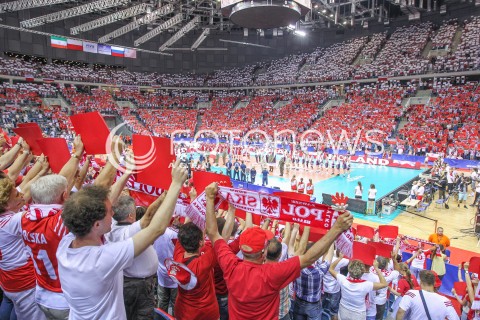  04.07.2015 KRAKOW <br />SIATKOWKA MEZCZYZN LIGA SWIATOWA 2015 <br />FIVB VOLLEYBALL WORLD LEAGUE 2015 <br />MECZ POLSKA - USA ( POLAND - UNITED STATES ) <br />N/Z KIBICE DOPING BIALO CZERWONE BARWY OPRAWA DOPING EMOCJE WIDOK VIEW HALA TAURON ARENA KRAKOW PANORAMA<br /> 