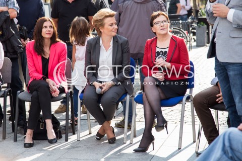  13.07.2015 LODZ<br />SPOTKANIE PREMIER EWY KOPACZ Z WYBORCAMI W LODZI<br />N/Z PREMIER EWA KOPACZ HANNA ZDANOWSKA<br /> 