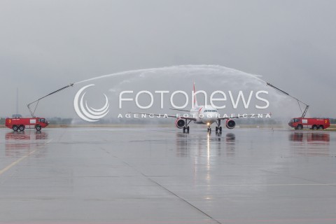  14.07.2015 LOTNISKO JASIONKA<br />INAUGURACJA POLACZENIA RZESZOW - EDYNBURG CZESKICH LINII LOTNICZYCH CSA CZECH AIRLINES W PORCIE LOTNICZYM RZESZOW JASIONKA<br />N/Z SAMOLOT AIRBUS A319 LINII CSA AIRLINES REJESTRACJA OK-NEO , SALUT WODNY<br /> 