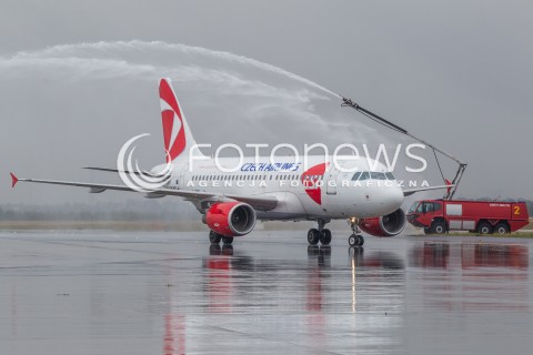  14.07.2015 LOTNISKO JASIONKA<br />INAUGURACJA POLACZENIA RZESZOW - EDYNBURG CZESKICH LINII LOTNICZYCH CSA CZECH AIRLINES W PORCIE LOTNICZYM RZESZOW JASIONKA<br />N/Z SAMOLOT AIRBUS A319 LINII CSA AIRLINES REJESTRACJA OK-NEO , SALUT WODNY<br /> 
