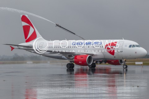  14.07.2015 LOTNISKO JASIONKA<br />INAUGURACJA POLACZENIA RZESZOW - EDYNBURG CZESKICH LINII LOTNICZYCH CSA CZECH AIRLINES W PORCIE LOTNICZYM RZESZOW JASIONKA<br />N/Z SAMOLOT AIRBUS A319 LINII CSA AIRLINES REJESTRACJA OK-NEO<br /> 