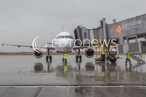  14.07.2015 LOTNISKO JASIONKA<br />INAUGURACJA POLACZENIA RZESZOW - EDYNBURG CZESKICH LINII LOTNICZYCH CSA CZECH AIRLINES W PORCIE LOTNICZYM RZESZOW JASIONKA<br />N/Z SAMOLOT AIRBUS A319 LINII CSA AIRLINES REJESTRACJA OK-NEO<br /> 