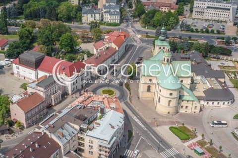  18.07.2015 RZESZOW<br />MIASTO RZESZOW Z LOTU PTAKA<br />N/Z SANKTUARIUM MATKI BOZEJ RZESZOWSKIEJ (P), TEATR IM. WANDY SIEMASZKOWEJ (L), RONDO IGNACEGO TOKARCZUKA (C) ( ULICA SOKOLA , ULICA JANA III SOBIESKIEGO ) <br /> 