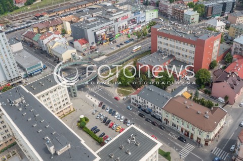  18.07.2015 RZESZOW<br />MIASTO RZESZOW Z LOTU PTAKA<br />N/Z URZAD WOJEWODZKI (L), OKRAGLA KLADKA DLA PIESZYCH (C), CENTRUM HANDLOWE EUROPA II (G) ( ULICA GRUNWALDZKA, ALEJA JOZEFA PILSUDSKIEGO )<br /> 