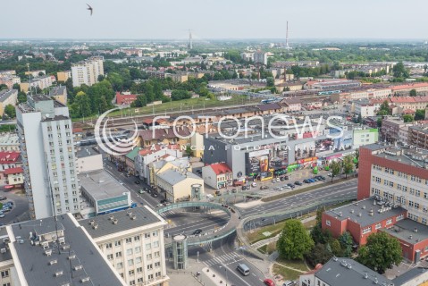 18.07.2015 RZESZOW<br />MIASTO RZESZOW Z LOTU PTAKA<br />N/Z URZAD WOJEWODZKI (L), OKRAGLA KLADKA DLA PIESZYCH (D), CENTRUM HANDLOWE EUROPA II (C) ( ALEJA JOZEFA PILSUDSKIEGO )<br /> 