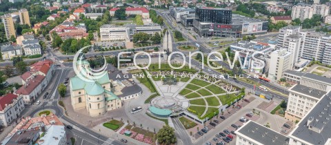  18.07.2015 RZESZOW<br />MIASTO RZESZOW Z LOTU PTAKA<br />N/Z OGRODY BERNARDYNSKIE (C), POMNIK CZYNU REWOLUCYJNEGO (C), GALERIA RZESZOW (G), SANKTUARIUM MATKI BOZEJ RZESZOWSKIEJ (L) ( ULICA SOKOLA , ALEJA LUKASZA CIEPLINSKIEGO , ALEJA JOZEFA PILSUDSKIEGO ) <br /> 