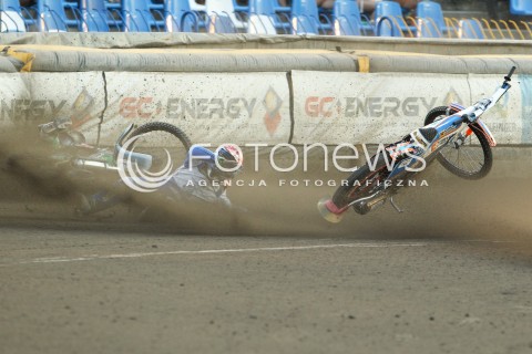  22.07.2015 RZESZOW <br />ZUZEL PGE SPEEDWAY EKSTRALIGA SEASON 2015 <br />MECZ PGE STAL RZESZOW - SPAR FALUBAZ ZIELONA GORA <br />N/Z BIEG NR 2: ARTUR CZAJA (CZERWONY) WYPADEK UPADEK PRZERWANY BIEG <br /> 