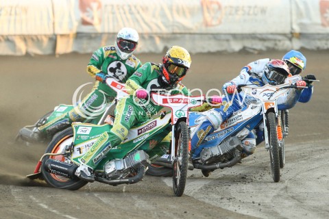  22.07.2015 RZESZOW <br />ZUZEL PGE SPEEDWAY EKSTRALIGA SEASON 2015 <br />MECZ PGE STAL RZESZOW - SPAR FALUBAZ ZIELONA GORA <br />N/Z BIEG NR 2: KRYSTIAN REMPALA (NIEBIESKI), KRYSTIAN PIESZCZEK (ZOLTY), ARTUR CZAJA (CZERWONY), ALEX ZGARDZINSKI (BIALY) <br /> 