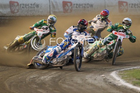  22.07.2015 RZESZOW <br />ZUZEL PGE SPEEDWAY EKSTRALIGA SEASON 2015 <br />MECZ PGE STAL RZESZOW - SPAR FALUBAZ ZIELONA GORA <br />N/Z BIEG NR 9: PIOTR PROTASIEWICZ (BIALY), PETER LJUNG (NIEBIESKI), DARCY WARD (ZOLTY), GREG HANCOCK (CZERWONY) <br /> 