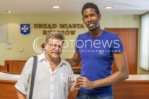 Siatkarz Wilfredo Leon odebrał polski dowód osobisty w Rzeszowie