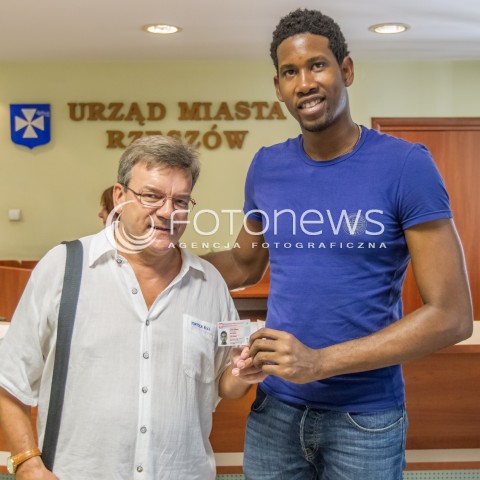  23.07.2014 RZESZOW<br />KUBANSKI SIATKARZ WILFREDO LEON VENERO ODEBRAL POLSKI DOWOD OSOBISTY W URZEDZIE MIASTA W RZESZOWIE. SIATKARZ W LIPCU OTRZYMAL POLSKIE OBYWATELSTWO I ZADEKLAROWAL ZE CHCIALBY ZAGRAC W REPREZENTACJI POLSKI<br />N/Z WILFREDO LEON VENERO I JEGO MANAGER ANDRZEJ GRZYB<br /> 