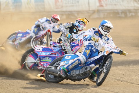  26.07.2015 RZESZOW <br />ZUZEL PGE SPEEDWAY EKSTRALIGA SEASON 2015 <br />MECZ PGE STAL RZESZOW - KS TORUN<br />N/Z BIEG NR 3: DAWID LAMPART (CZERWONY), GRIGORIJ LAGUTA (ZOLTY), KAROL BARAN (NIEBIESKI)<br /> 