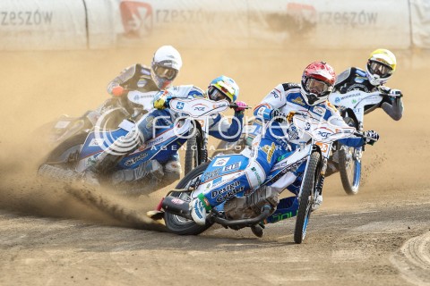  26.07.2015 RZESZOW <br />ZUZEL PGE SPEEDWAY EKSTRALIGA SEASON 2015 <br />MECZ PGE STAL RZESZOW - KS TORUN<br />N/Z BIEG NR 4: JASON DOYLE (ZOLTY), KRYSTIAN REMPALA ( NIEBIESKI), OSKAR FAJFER (BIALY), PETER KILDEMAND (CZERWONY) <br /> 