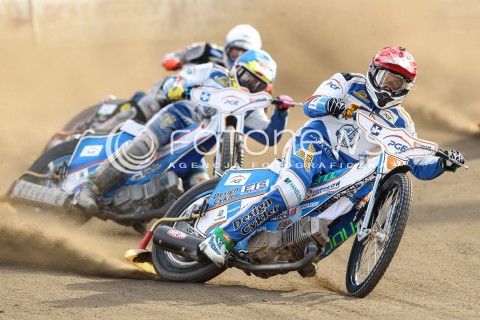  26.07.2015 RZESZOW <br />ZUZEL PGE SPEEDWAY EKSTRALIGA SEASON 2015 <br />MECZ PGE STAL RZESZOW - KS TORUN<br />N/Z BIEG NR 4: KRYSTIAN REMPALA ( NIEBIESKI), OSKAR FAJFER (BIALY), PETER KILDEMAND (CZERWONY) <br /> 