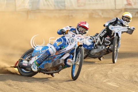  26.07.2015 RZESZOW <br />ZUZEL PGE SPEEDWAY EKSTRALIGA SEASON 2015 <br />MECZ PGE STAL RZESZOW - KS TORUN<br />N/Z BIEG NR 4: JASON DOYLE (ZOLTY), PETER KILDEMAND (CZERWONY) <br /> 
