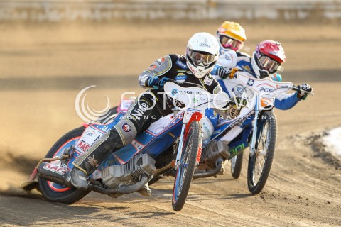 26.07.2015 RZESZOW <br />ZUZEL PGE SPEEDWAY EKSTRALIGA SEASON 2015 <br />MECZ PGE STAL RZESZOW - KS TORUN<br />N/Z BIEG NR 6: GRIGORIJ LAGUTA (ZOLTY), PETER KILDEMAND (CZERWONY), KACPER GOMOLSKI (BIALY)<br /> 