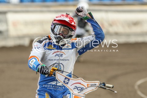  26.07.2015 RZESZOW <br />ZUZEL PGE SPEEDWAY EKSTRALIGA SEASON 2015 <br />MECZ PGE STAL RZESZOW - KS TORUN<br />N/Z BIEG NR 8: PETER KILDEMAND (CZERWONY) RADOSC EMOCJE SYLWETKA<br /> 