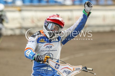  26.07.2015 RZESZOW <br />ZUZEL PGE SPEEDWAY EKSTRALIGA SEASON 2015 <br />MECZ PGE STAL RZESZOW - KS TORUN<br />N/Z BIEG NR 8: PETER KILDEMAND (CZERWONY) RADOSC EMOCJE SYLWETKA<br /> 