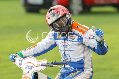  26.07.2015 RZESZOW <br />ZUZEL PGE SPEEDWAY EKSTRALIGA SEASON 2015 <br />MECZ PGE STAL RZESZOW - KS TORUN<br />N/Z BIEG NR 9: GREG HANCOCK (CZERWONY) RADOSC EMOCJE<br /> 