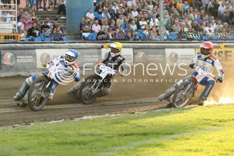  26.07.2015 RZESZOW <br />ZUZEL PGE SPEEDWAY EKSTRALIGA SEASON 2015 <br />MECZ PGE STAL RZESZOW - KS TORUN<br />N/Z BIEG NR 10: DAWID LAMPART (CZERWONY), JASON DOYLE (ZOLTY), KENNI LARSEN (NIEBIESKI)<br /> 