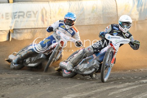  26.07.2015 RZESZOW <br />ZUZEL PGE SPEEDWAY EKSTRALIGA SEASON 2015 <br />MECZ PGE STAL RZESZOW - KS TORUN<br />N/Z BIEG NR 14: KACPER GOMOLSKI (BIALY), DAWID LAMPART (NIEBIESKI)<br /> 