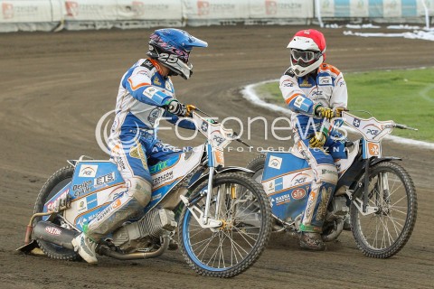  26.07.2015 RZESZOW <br />ZUZEL PGE SPEEDWAY EKSTRALIGA SEASON 2015 <br />MECZ PGE STAL RZESZOW - KS TORUN<br />N/Z BIEG NR 15: KENNI LARSEN (CZERWONY), PETER KILDEMAND (NIEBIESKI) RADOSC WYGRANA EMOCJE<br /> 