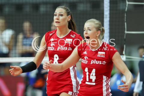  02.08.2015 LUBLIN <br />SIATKOWKA KOBIET  WORLD GRAND PRIX II DYWIZJI 2015 FIVB VOLLEYBALL <br />MECZ POLSKA - HOLANDIA ( POLAND - NETHERLANDS ) <br />N/Z KATARZYNA ZAROSLINSKA JOANNA WOLOSZ RADOSC EMOCJE SYLWETKA <br /> 
