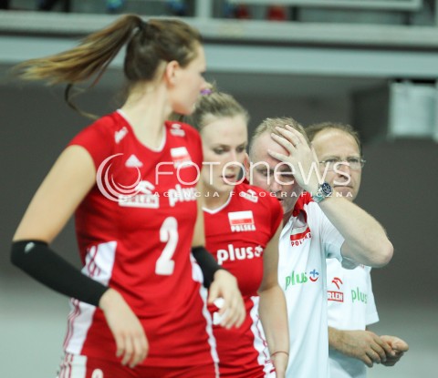  02.08.2015 LUBLIN <br />SIATKOWKA KOBIET  WORLD GRAND PRIX II DYWIZJI 2015 FIVB VOLLEYBALL <br />MECZ POLSKA - HOLANDIA ( POLAND - NETHERLANDS ) <br />N/Z JACEK NAWROCKI - TRENER ( HEAD COACH ) ZLOSC EMOCJE SMUTEK PORAZKA PRZEGRANA<br /> 