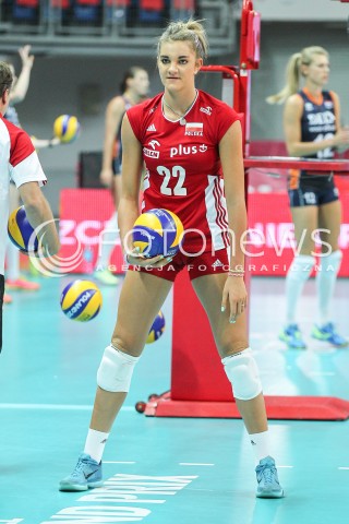  02.08.2015 LUBLIN <br />SIATKOWKA KOBIET  WORLD GRAND PRIX II DYWIZJI 2015 FIVB VOLLEYBALL <br />MECZ POLSKA - HOLANDIA ( POLAND - NETHERLANDS ) <br />N/Z MALWINA SMARZEK SYLWETKA <br /> 