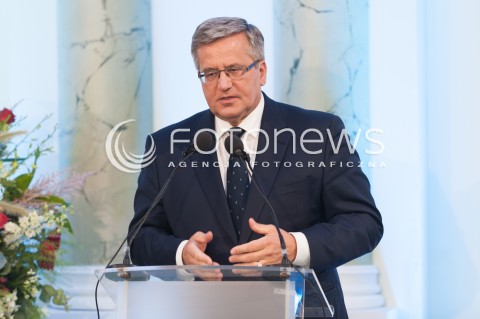  04.08.2015 WARSZAWA<br />GALA WRECZENIA NAGRODY SOLIDARNOSCI<br />N/Z PREZYDENT RP BRONISLAW KOMOROWSKI<br /> 