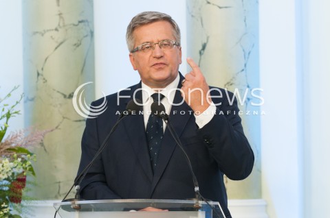  04.08.2015 WARSZAWA<br />GALA WRECZENIA NAGRODY SOLIDARNOSCI<br />N/Z PREZYDENT RP BRONISLAW KOMOROWSKI<br /> 