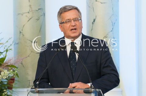  04.08.2015 WARSZAWA<br />GALA WRECZENIA NAGRODY SOLIDARNOSCI<br />N/Z PREZYDENT RP BRONISLAW KOMOROWSKI<br /> 