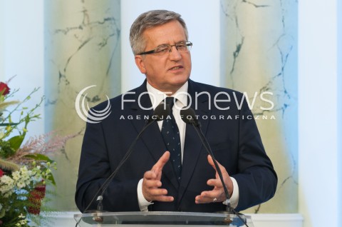  04.08.2015 WARSZAWA<br />GALA WRECZENIA NAGRODY SOLIDARNOSCI<br />N/Z PREZYDENT RP BRONISLAW KOMOROWSKI<br /> 