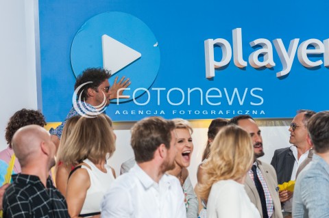  05.08.2015 WARSAWA<br />
PREZENTACJA JESIENNEJ OFERTY PROGRAMOWEJ TVN<br />
N/Z KUBA WOJEWODZKI SPADAJACE LOGO TVN PLAYER<br />
 